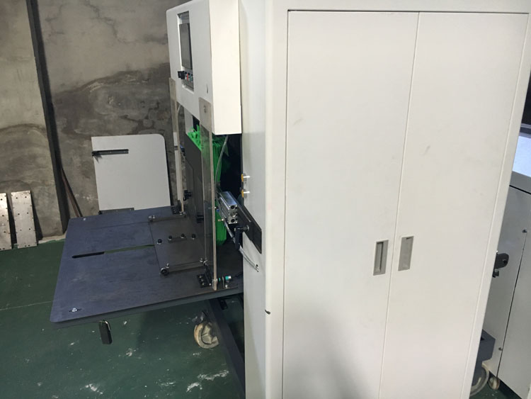 無(wú)紡布理袋機(jī)